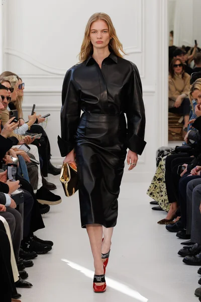 Look 28